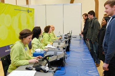 Tagungsbüro/Conference Office Tagungsbüro auf der Jahrestagung 2015 (© DPG / Röhl)